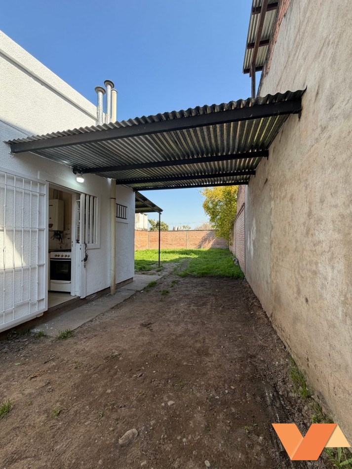 CASA EN ALQUILER con amplio parque en Alto del Manantial