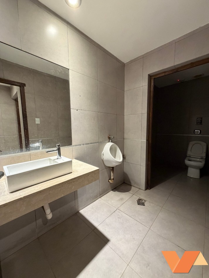 Local comercial en alquiler en esquina frente a Plaza Mitre | 200 m² | Concepcion