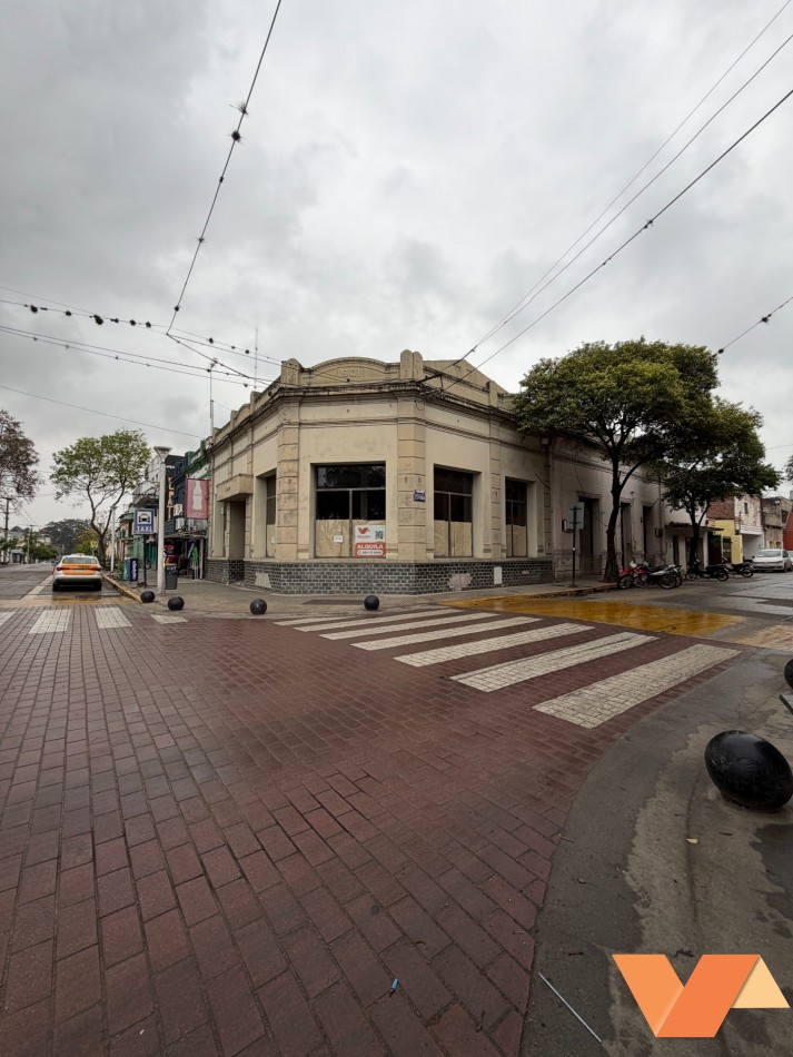 Local comercial en alquiler en esquina frente a Plaza Mitre | 200 m² | Concepcion