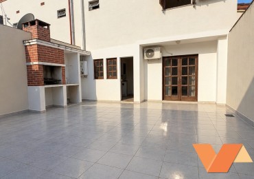 Duplex en alquiler en Parque Guillermina - 3 dormitorios, suite y cochera